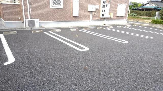 エトワールの駐車場|カースペースがあります