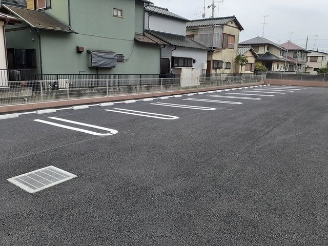 グラン　ソレイユの駐車場|車をお持ちの方に嬉しい駐車場付きの物件です