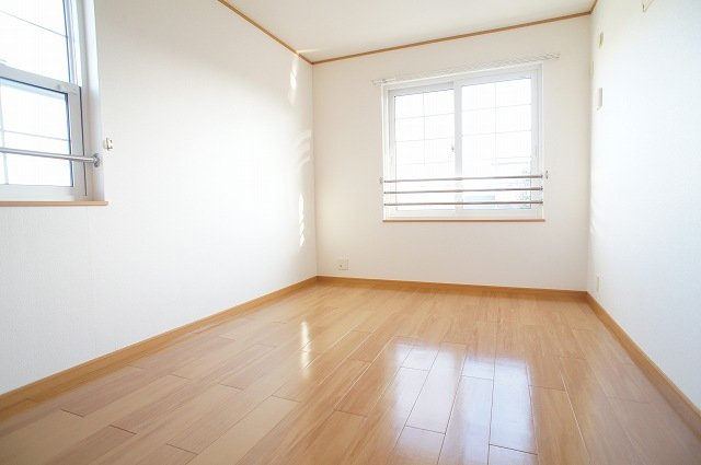 イーリスの内装|内装は落ち着いています