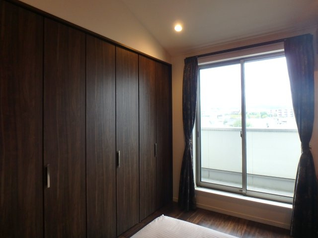 上甲東園3丁目　戸建の洋室