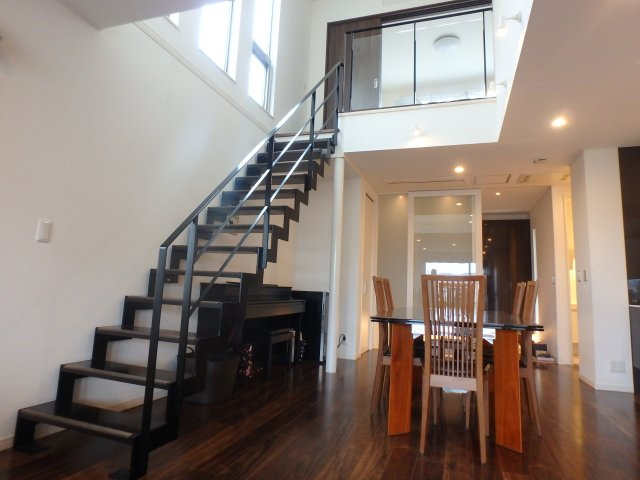 上甲東園3丁目　戸建の居間・リビング