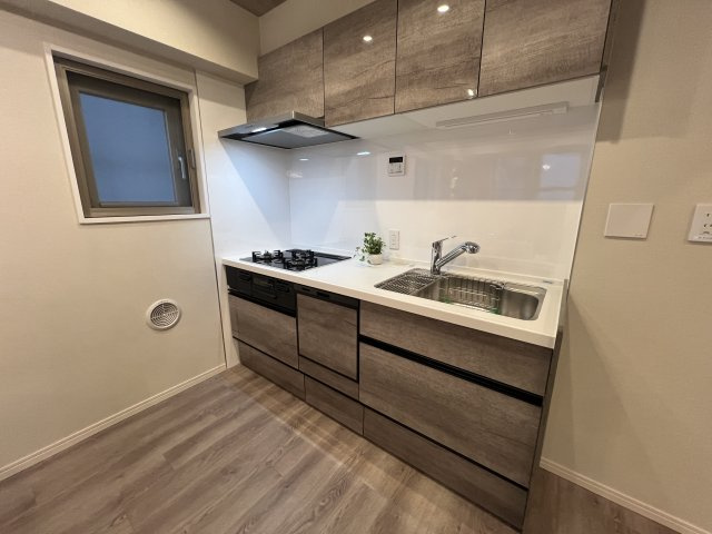 見たまんまの引き渡し。つまり家具付きマンション。横浜駅が最寄りよ。【サングレイス横浜駅東】リノベーションのキッチン|きれいなキッチンです