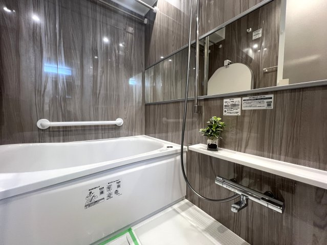 見たまんまの引き渡し。つまり家具付きマンション。横浜駅が最寄りよ。【サングレイス横浜駅東】リノベーションの浴室|お風呂で日々の疲れを落としましょう