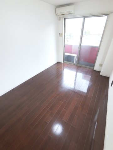 千葉市中央区登戸１丁目の賃貸マンションの洋室