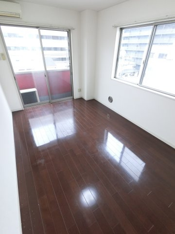 千葉市中央区登戸１丁目の賃貸マンションの洋室