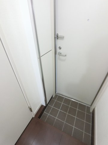 千葉市中央区登戸１丁目の賃貸マンションの玄関