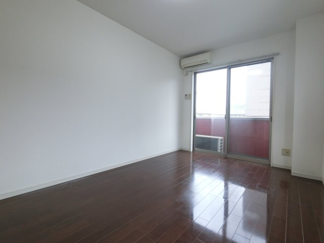 千葉市中央区登戸１丁目の賃貸マンションの居間・リビング