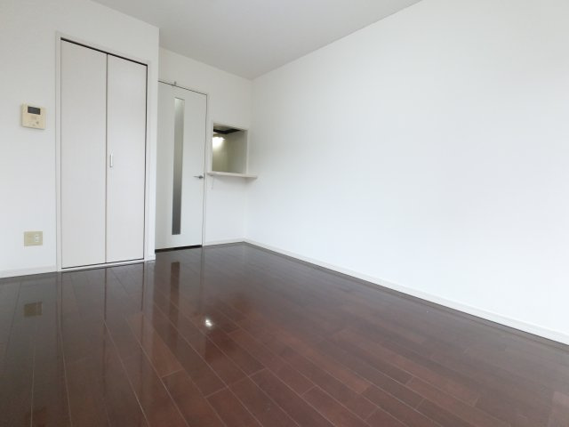 千葉市中央区登戸１丁目の賃貸マンションの居間・リビング