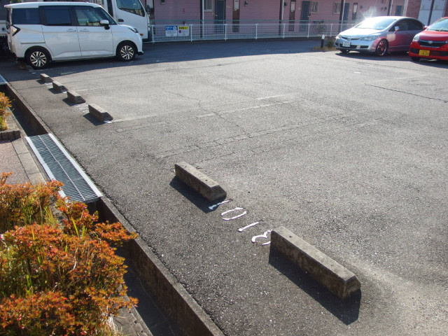 パルク・アンソレイエＢの駐車場