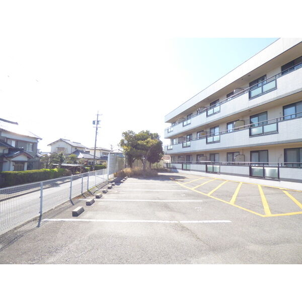 シャルマン平成の駐車場
