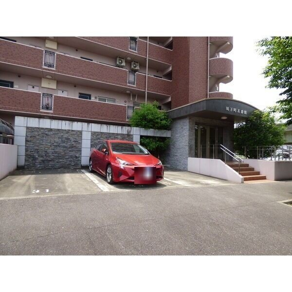 城下町五番館の駐車場