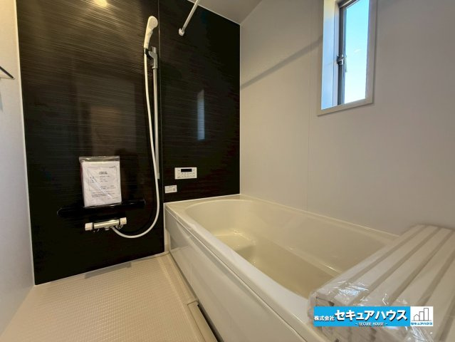 【同施工物件ご案内可能】愛知郡東郷町大字和合字知々釜　全3棟の内観：施工例|【LDKイメージ】
◆家族揃ってリビングで過ごすお休みの日が、楽しみになる場所となることでしょう。
対面式のオープンキッチンは、家事をしながら家族の様子が一目でわかる安心＆便利設備♪