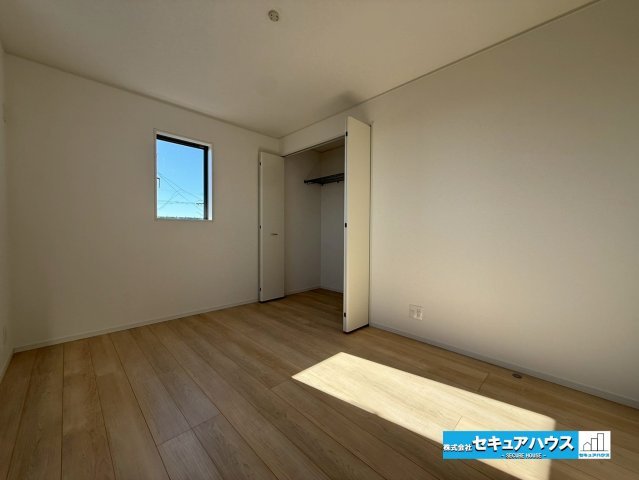 【同施工物件ご案内可能】愛知郡東郷町大字和合字知々釜　全3棟の内観：施工例|【洗面台イメージ】
◆鏡の裏にはたっぷりと収納スペースを標準装備！
◆電源を付属しているのでドライヤーなど利用できます。