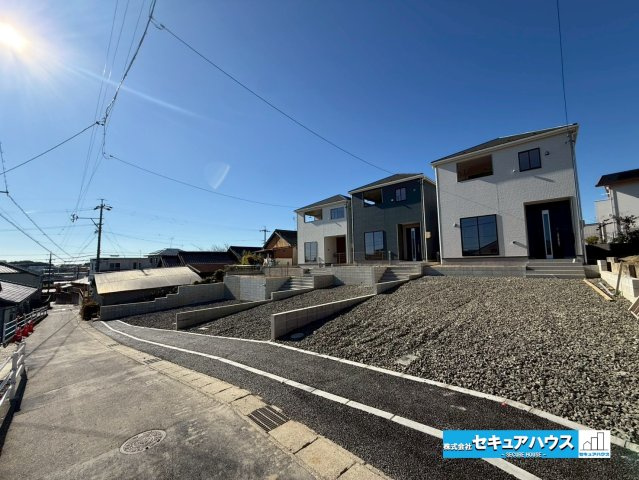 【同施工物件ご案内可能】愛知郡東郷町大字和合字知々釜　全3棟の前面道路含む現地写真|事前予約にて現地ご見学いただけます！お気軽にお問い合わせください♪
■株式会社　セキュアハウス■
住宅ローンに強く、知識、経験豊富なスタッフ在籍
お客様に寄り添い、ご成約後もサポート致します