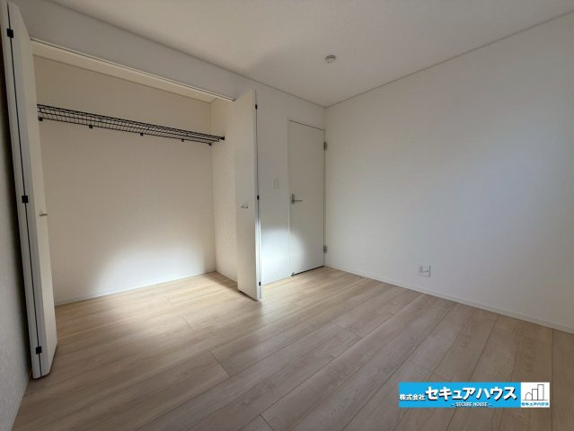 【同施工物件ご案内可能】愛知郡東郷町大字和合字知々釜　全3棟の内観：施工例|【洗面台イメージ】
◆鏡の裏にはたっぷりと収納スペースを標準装備！
◆電源を付属しているのでドライヤーなど利用できます。