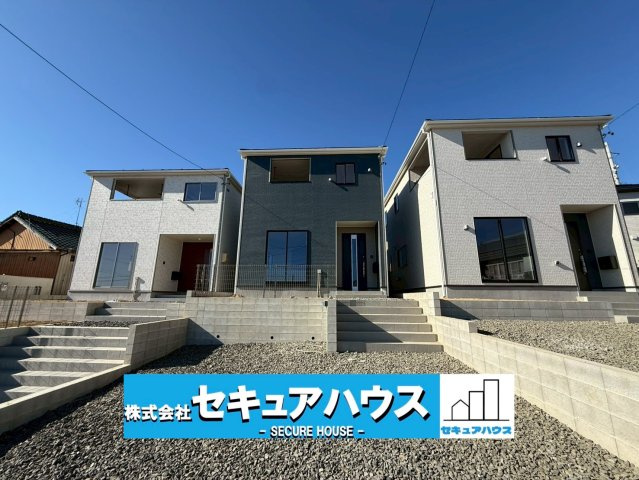 【今からご案内可能】愛知郡東郷町大字和合字知々釜　全3棟の外観|■現地外観写真(全3棟）
駐車4台可能！オプション工事でカーポート設置などいかがでしょうか。その他にも、フェンスなどの「オプション工事」もご提案いたします♪