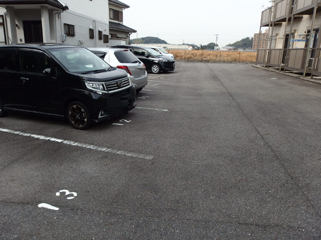 たけのこ五番館の駐車場