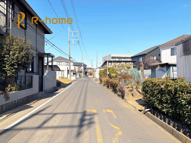 取手市戸頭16期　新築戸建て　2号棟の前面道路含む現地写真|堂々！建物完成♪実際のお部屋をご見学可能です♪
ご見学が一番の資料！お気軽にお問い合わせ下さい♪
