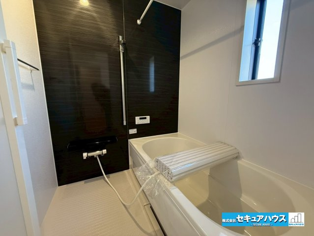 【同施工物件ご案内可能】愛知郡東郷町大字和合字知々釜　全3棟の内観：施工例|【LDKイメージ】
◆家族揃ってリビングで過ごすお休みの日が、楽しみになる場所となることでしょう。
対面式のオープンキッチンは、家事をしながら家族の様子が一目でわかる安心＆便利設備♪