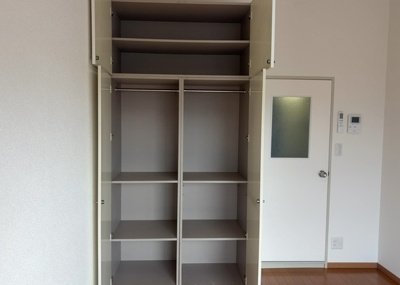 【収納】 | ダイアパレス淵野辺 | デザイン性を重視しすぎて収納が少なかった！なんてことにならないため、事前に現地で収納の数を確認しておくことをお勧めします。クローゼット以外にも床下収納や屋根裏収納、パントリーなどもチェックしましょう。