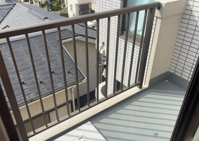 【バルコニー】 | ダイアパレス淵野辺 | バルコニーは、室外の専用スペースのうち、「屋根がなく開放された空間」であるものを指します。ベランダより広いタイプのものが多く、日当たりもよいため家庭菜園などを楽しみたい人にとって適した環境となります。