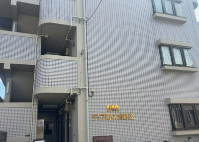 【駐車場】 | ダイアパレス淵野辺 | 駐車場と明記されていても、最小スペースでつくられた駐車場だと大型車は駐車できなかったり、出入りしにくくなったりする可能性があります。お車のサイズと購入したい物件の駐車場のサイズを現地で確認しましょう。