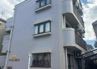 【外観】 | ダイアパレス淵野辺 | 物件によっては、入居者が個人的に使用できる専用庭がついているものもあります。また、住宅の中にある土間の部分を庭と呼ぶこともあります。庭の用途は住む人によって変わり、それによってデザインもさまざまです。