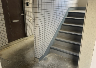 【その他共用部分】 | ダイアパレス淵野辺 | 共有部分は、住民なら誰もが使える設備のこと。例えば駐車場やエレベーター、インターネット設備、セキュリティ設備などがあります。他にも、マンションの廊下・外部階段やエントランス・ゴミ置き場などがあります。