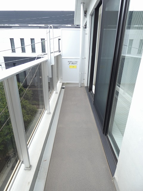 PASEO中目黒　敷金0　浴室乾燥機　オートロックのバルコニー