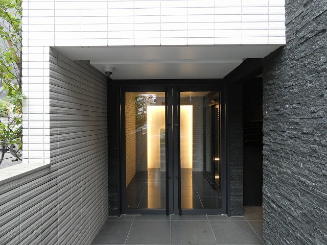 PASEO中目黒　敷金0　浴室乾燥機　オートロックのエントランス