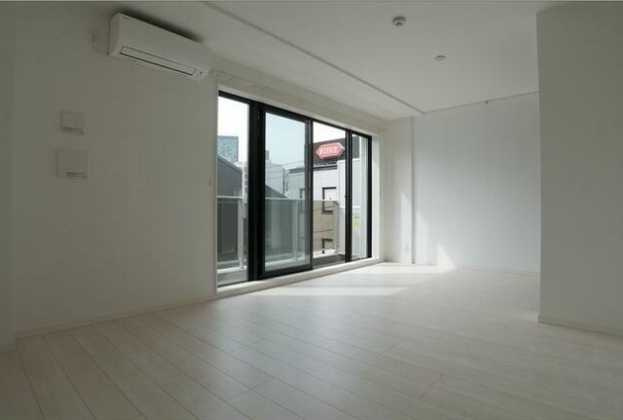 PASEO中目黒　敷金0　浴室乾燥機　オートロックの居間・リビング