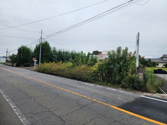 高崎市下小塙町売土地の前面道路含む現地写真