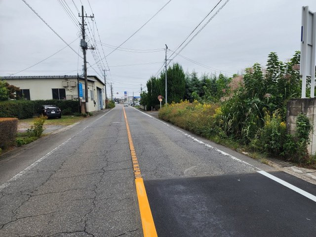 高崎市下小塙町売土地の前面道路含む現地写真