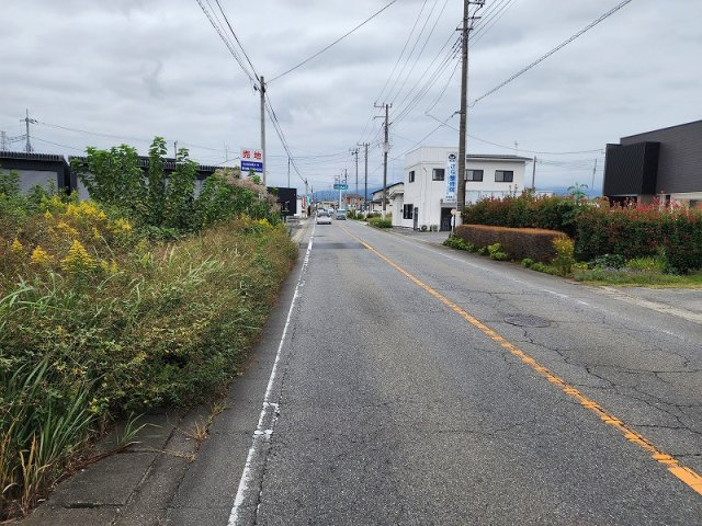 高崎市下小塙町売土地の前面道路含む現地写真