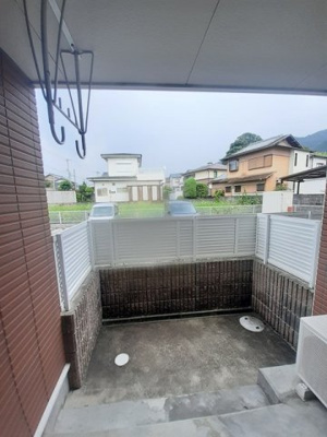 【庭】 | グラースアンジュⅡ | お庭で自由な時間を過ごせます