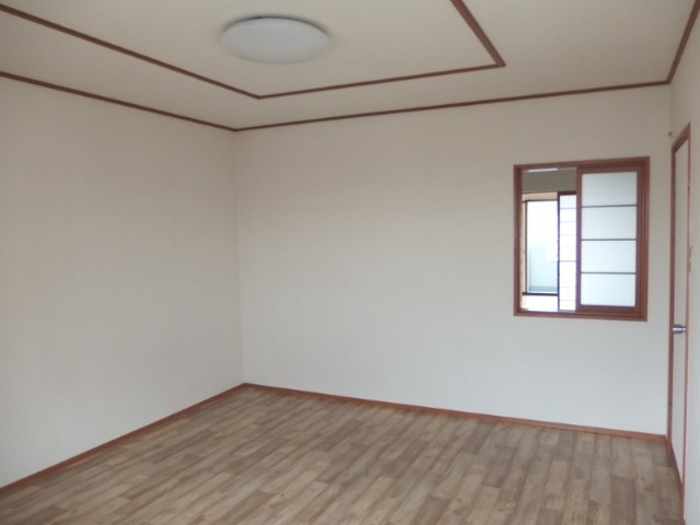ハイツ島忠の洋室