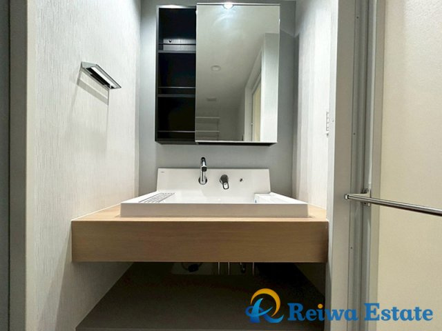 ベルパーク湘南茅ヶ崎エーデルワイス館の独立洗面台