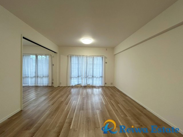 ベルパーク湘南茅ヶ崎エーデルワイス館の居間・リビング