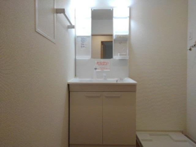 Ｄｅａｒ　ＣａｕｒｔⅠの洗面所|明るい洗面所です