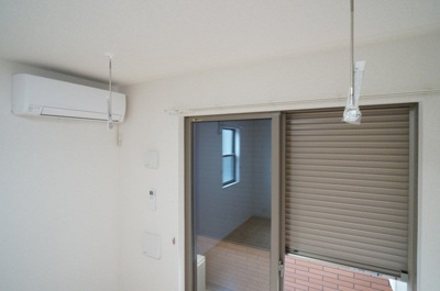 【設備】 | アーバンハイツ岩崎Ｆ | エアコン・室内物干し・シャッター
