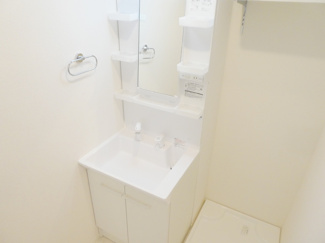 【洗面所】 | シェーングラース　Ｄ