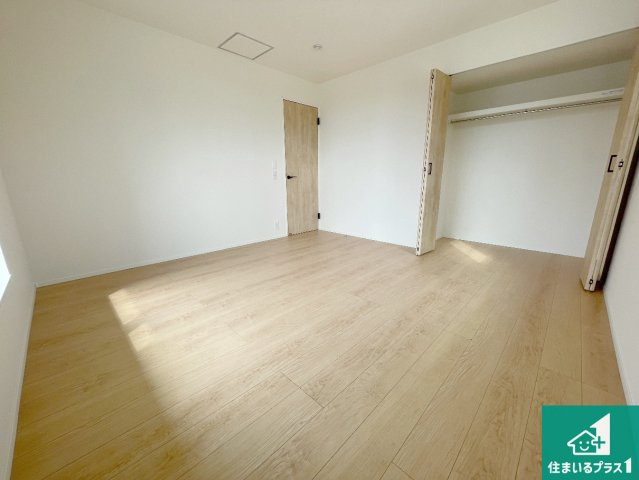 近江八幡市桜宮町　第1期　新築一戸建ての洋室|シンプルな洋室は、自分好みのインテリアが楽しめます♪ご家族とインテリアや家具を選びに行くのは新築購入時の醍醐味の一つです。ぜひお楽しみください♪