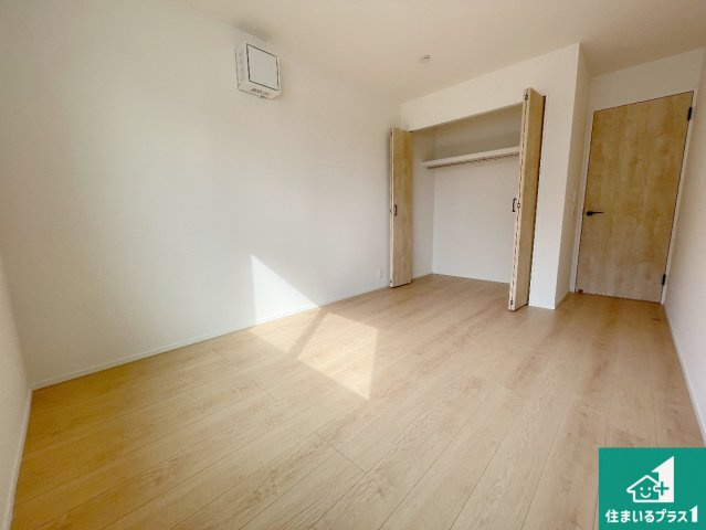 近江八幡市桜宮町　第1期　新築一戸建ての洋室|シンプルな洋室は、自分好みのインテリアが楽しめます♪ご家族とインテリアや家具を選びに行くのは新築購入時の醍醐味の一つです。ぜひお楽しみください♪