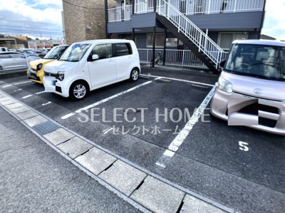 【駐車場】 | Surplus大樹寺B | 車をお持ちの方に嬉しい駐車場付きの物件です