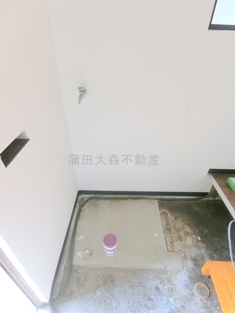 東馬込戸建の設備|玄関　室内洗濯機置き場　