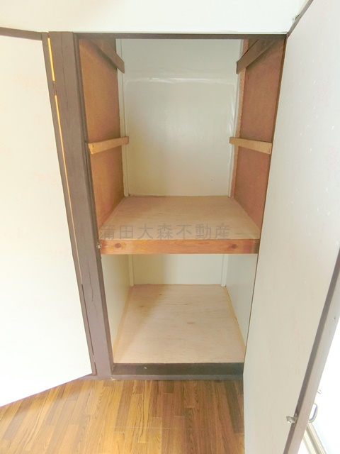 東馬込戸建の収納|2階階段側の洋室　収納スペース