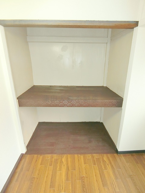 東馬込戸建の収納|1階サービスルーム　収納スペース