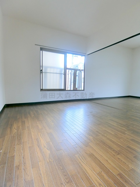 東馬込戸建の居間・リビング|2階階段側の洋室