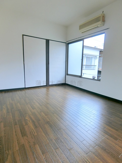 東馬込戸建の居間・リビング|2階階段側の洋室