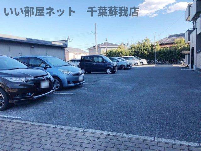 ヴィラ・グリーンヒルズの駐車場|車をお持ちの方に嬉しい駐車場付きの物件です